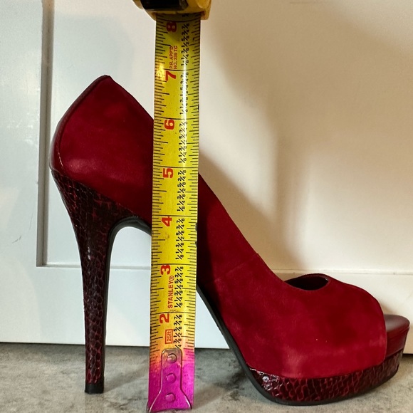 Jessica Simpson Heels - Picture 9 of 11